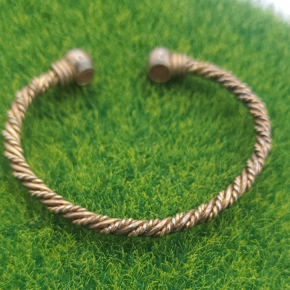 Twisted Gold-Tone High End Cuff Bracelet B3319